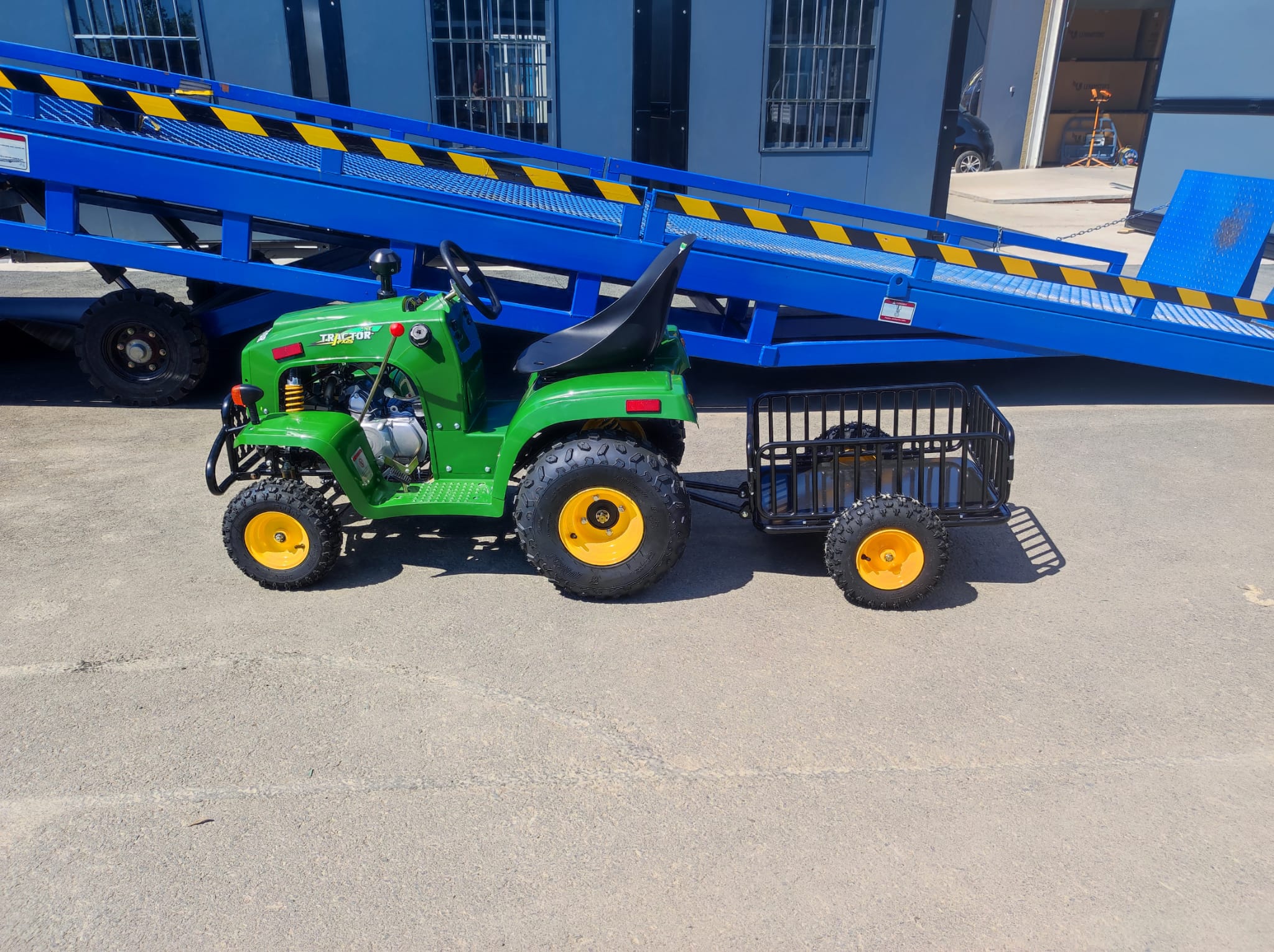 Leramotors benzínový traktor 110cc + vozík zelený