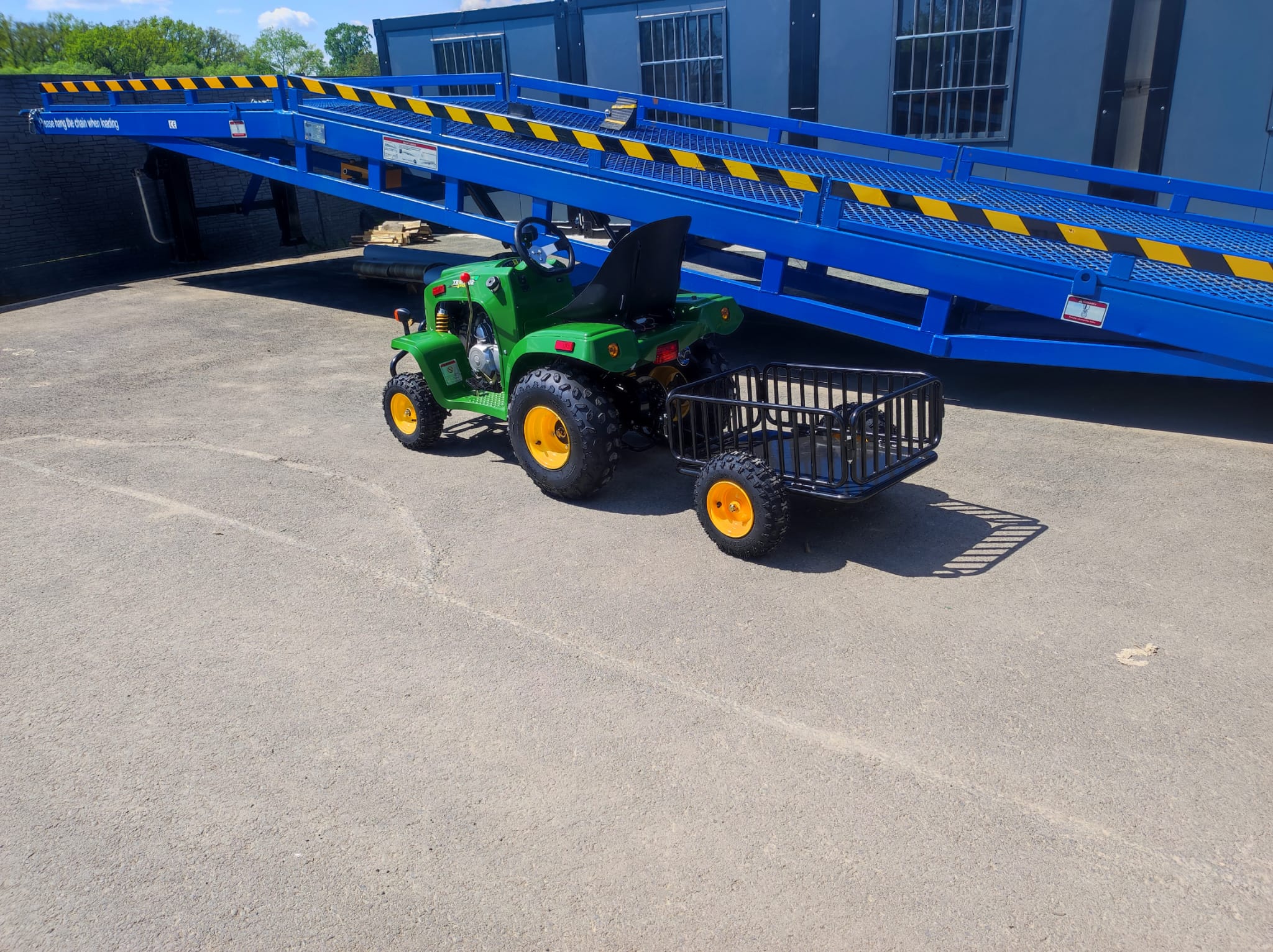 Leramotors benzínový traktor 110cc + vozík zelený