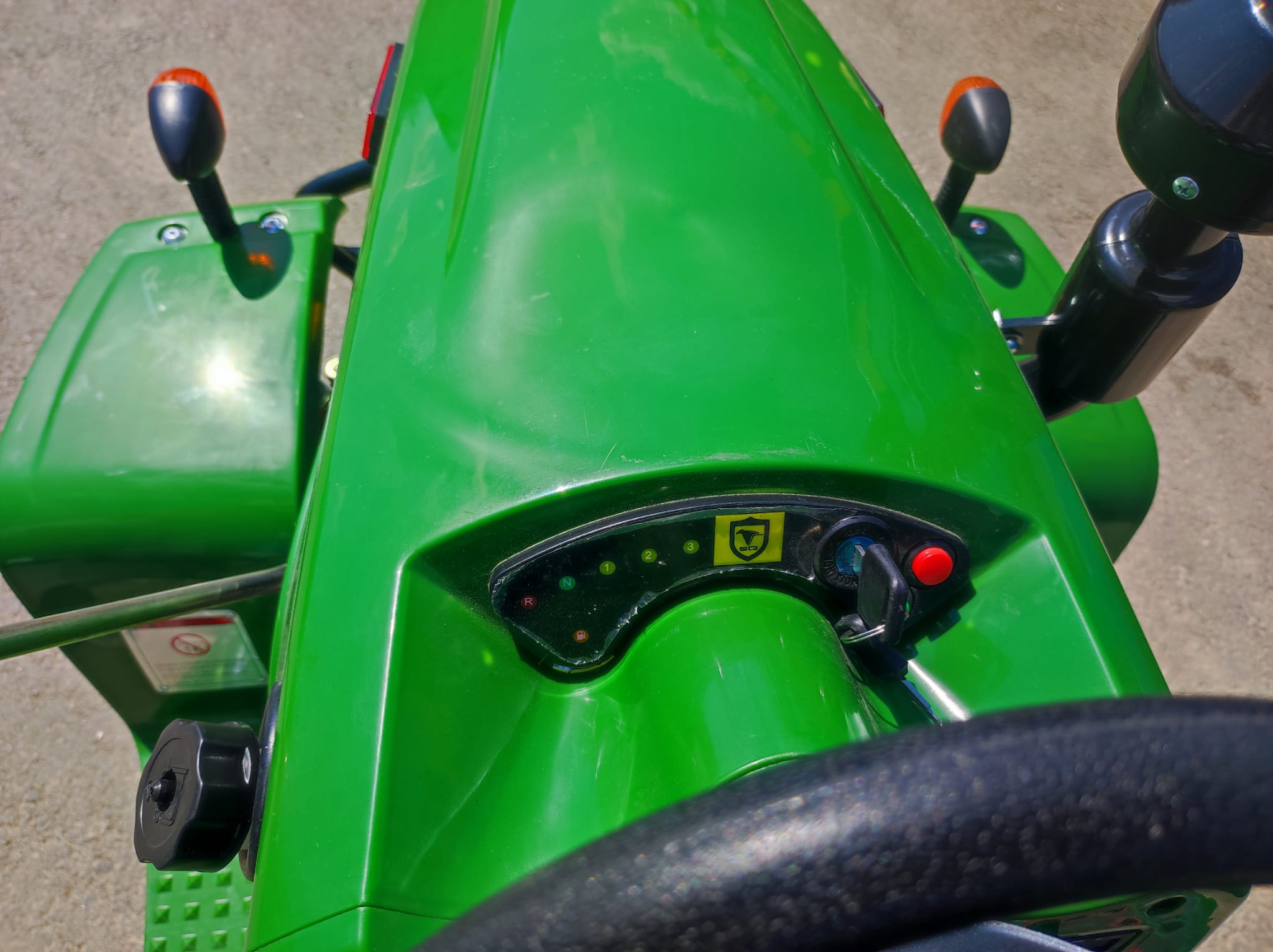 Leramotors benzínový traktor 110cc + vozík zelený